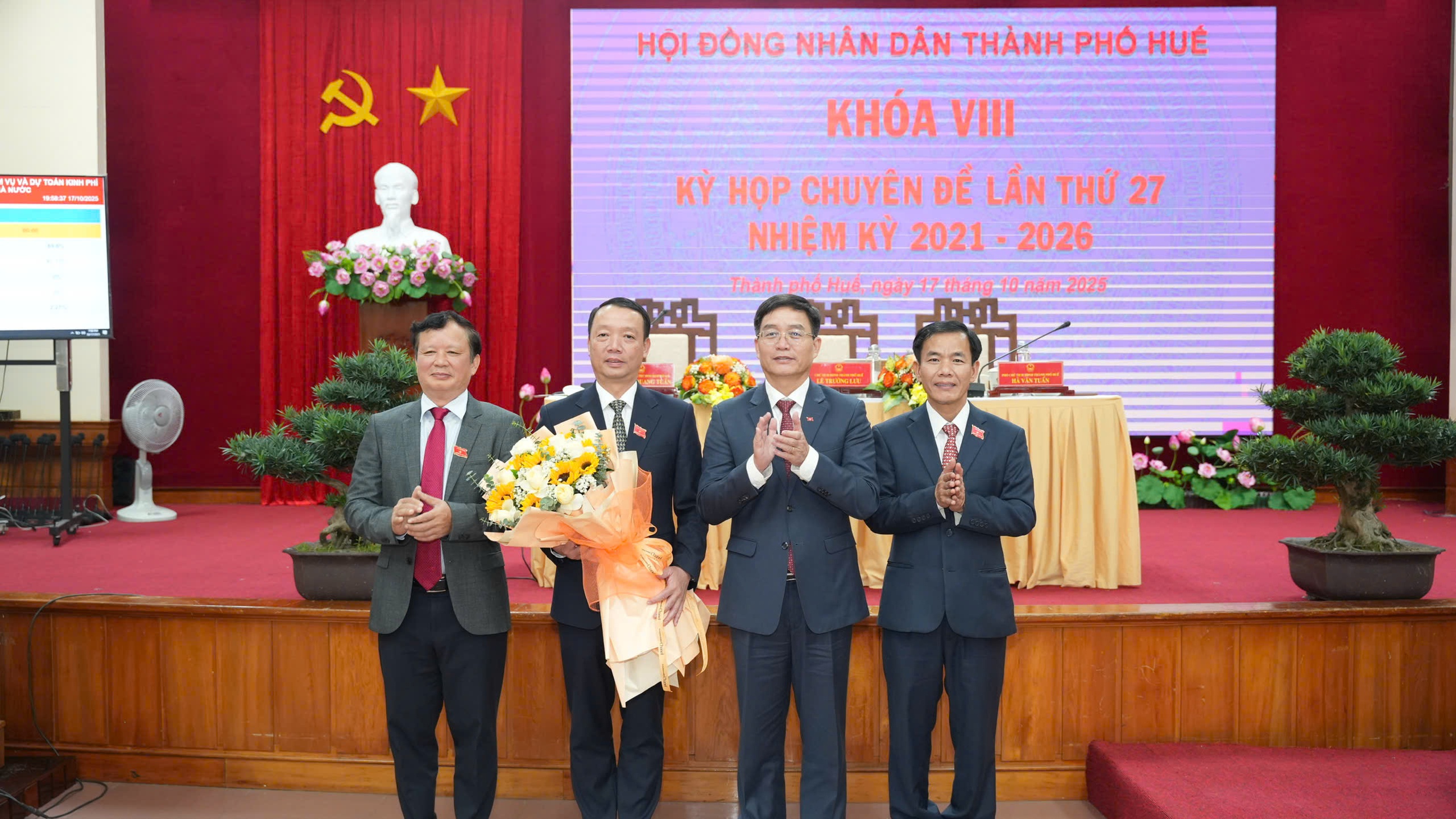 Thành phố Huế có tân Chủ tịch - Ảnh 1. Thành phố Huế có tân Chủ tịch - Ảnh 1.