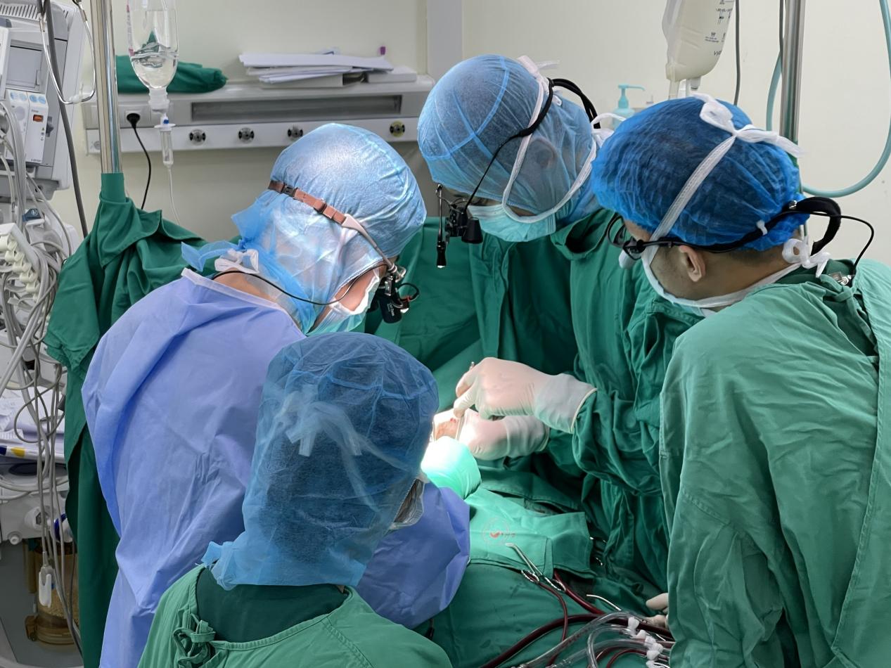 Phẫu thuật tim ít xâm lấn – Bước tiến mới trong điều trị bệnh lý tim mạch tại Bệnh viện Tim Hà Nội- Ảnh 1. Phẫu thuật tim ít xâm lấn – Bước tiến mới trong điều trị bệnh lý tim mạch tại Bệnh viện Tim Hà Nội- Ảnh 1.