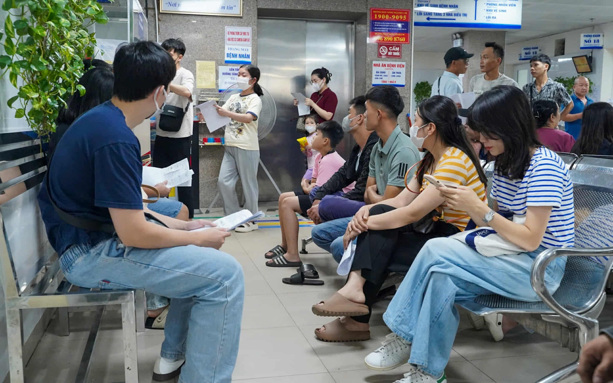 Nghiên cứu giải pháp giảm lũ lụt và thiệt hại cho miền Trung- Ảnh 3. Cả gia đình ở Thái Nguyên mắc ghẻ sau lũ lụt và cảnh báo từ bác sĩ