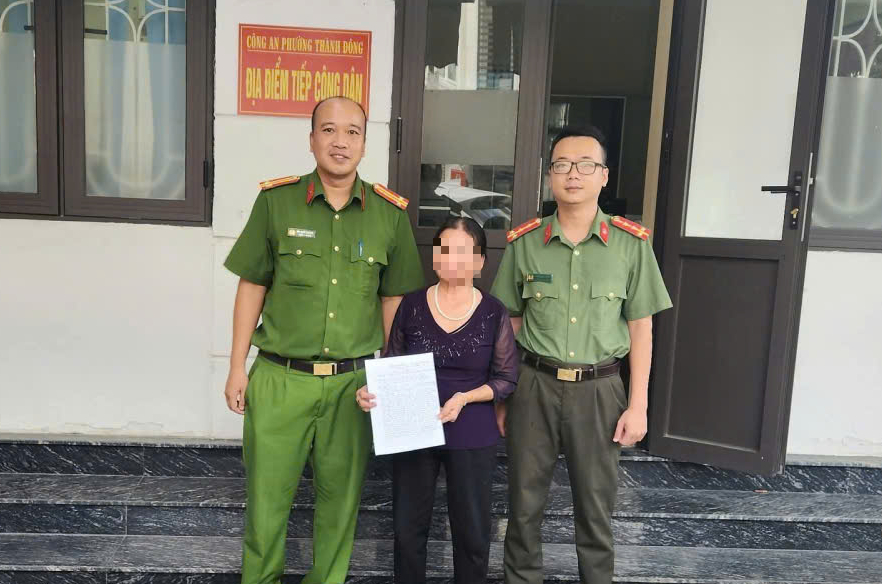 Người phụ nữ 70 tuổi ở Hải Phòng suýt mất 240 triệu đồng từ kẻ giả danh công an- Ảnh 1. Người phụ nữ 70 tuổi ở Hải Phòng suýt mất 240 triệu đồng từ kẻ giả danh công an- Ảnh 1.