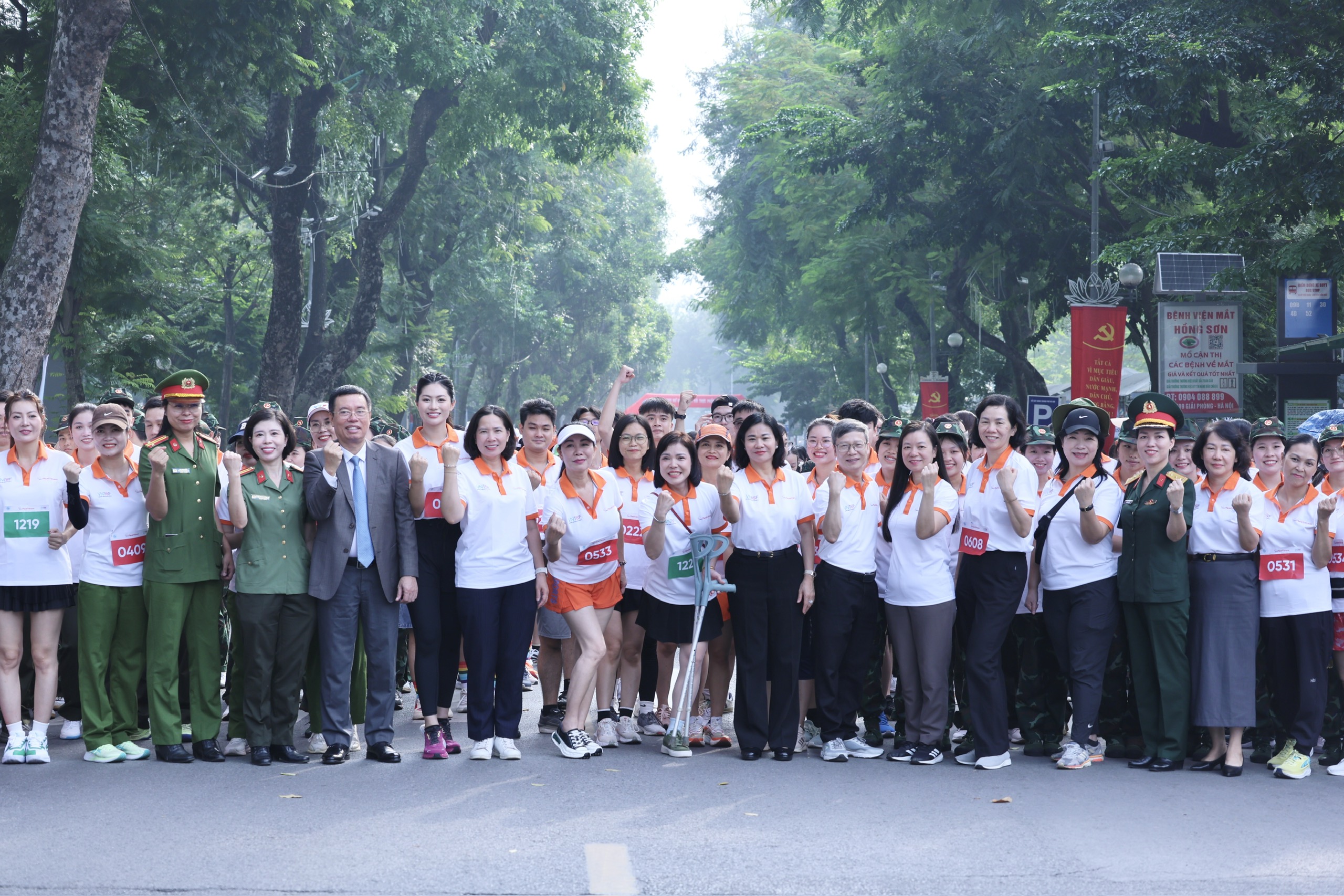 Gần 2.000 người tham gia giải chạy hưởng ứng vì môi trường không khói thuốc- Ảnh 1. Gần 2.000 người tham gia giải chạy hưởng ứng vì môi trường không khói thuốc- Ảnh 1.