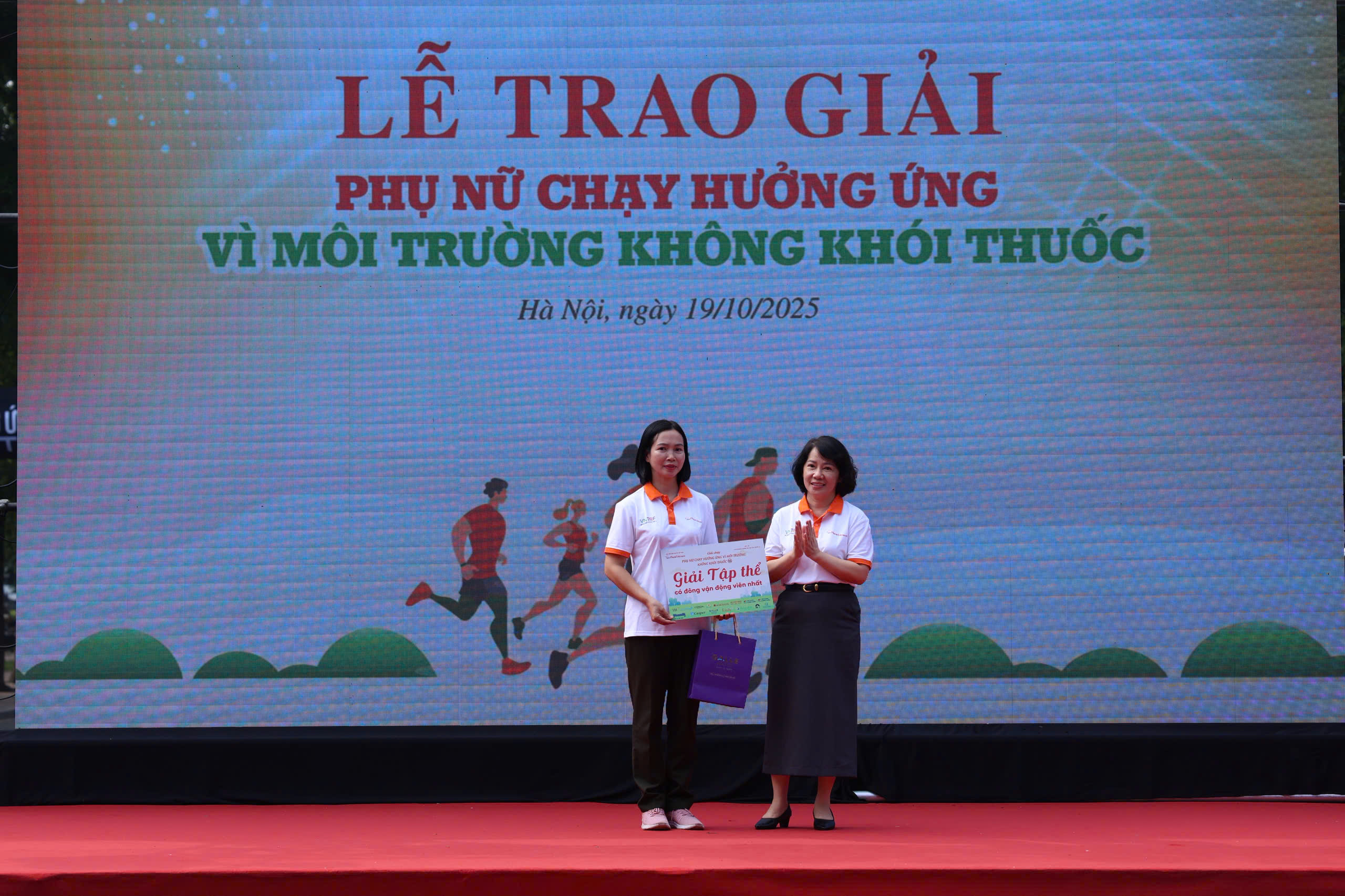 Gần 2.000 người tham gia giải chạy hưởng ứng vì môi trường không khói thuốc- Ảnh 5. Gần 2.000 người tham gia giải chạy hưởng ứng vì môi trường không khói thuốc- Ảnh 5.