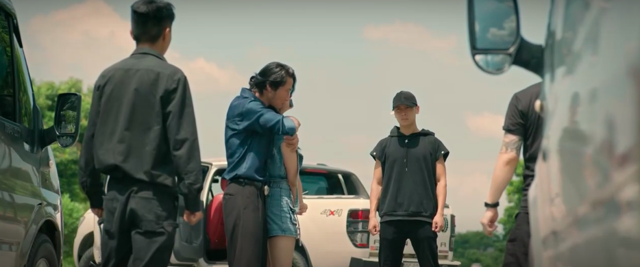 Hoàng Long 'Mưa đỏ' khiến khán giả bất ngờ đến hụt hẫng trong 'Cách em 1 milimet'- Ảnh 12. Hoàng Long 'Mưa đỏ' khiến khán giả bất ngờ đến hụt hẫng trong 'Cách em 1 milimet'- Ảnh 12.