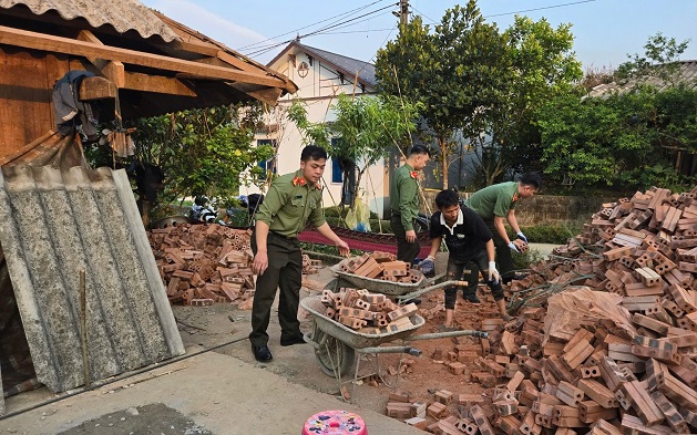 Đồng Tháp: Hoàn thành sớm Chương trình xóa nhà tạm, nhà dột nát- Ảnh 3. Nhiều cách làm hay, sáng tạo trong phong trào xóa nhà tạm, nhà dột nát ở Lai Châu