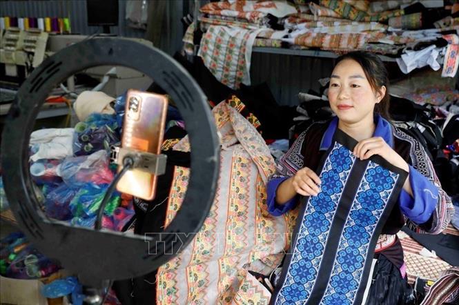 Phụ nữ Việt Nam phát huy truyền thống vẻ vang trong kỷ nguyên mới- Ảnh 15. Phụ nữ Việt Nam phát huy truyền thống vẻ vang trong kỷ nguyên mới- Ảnh 15.