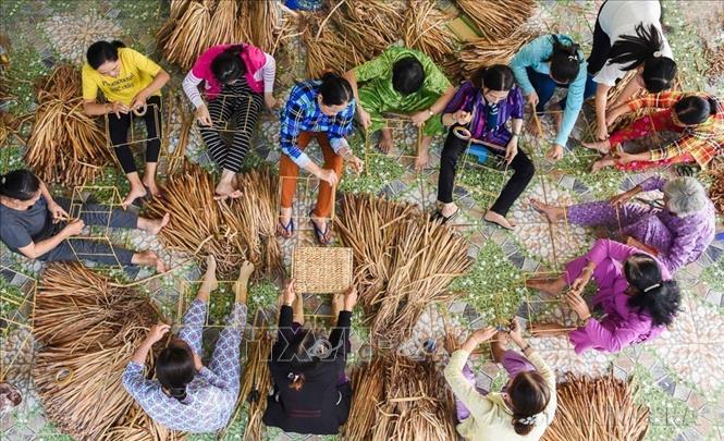 Phụ nữ Việt Nam phát huy truyền thống vẻ vang trong kỷ nguyên mới- Ảnh 19. Phụ nữ Việt Nam phát huy truyền thống vẻ vang trong kỷ nguyên mới- Ảnh 19.