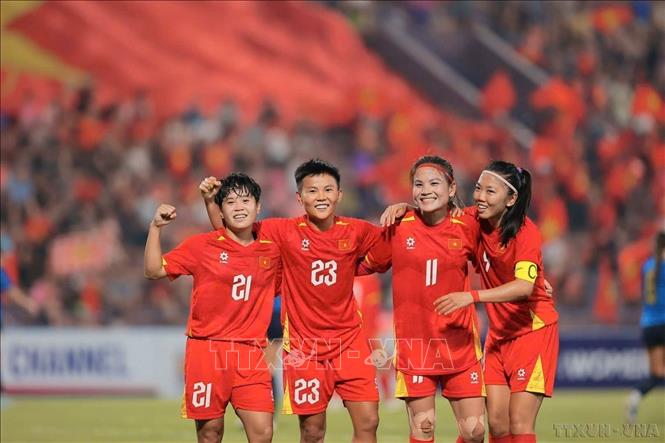 Phụ nữ Việt Nam phát huy truyền thống vẻ vang trong kỷ nguyên mới- Ảnh 13. Phụ nữ Việt Nam phát huy truyền thống vẻ vang trong kỷ nguyên mới- Ảnh 13.