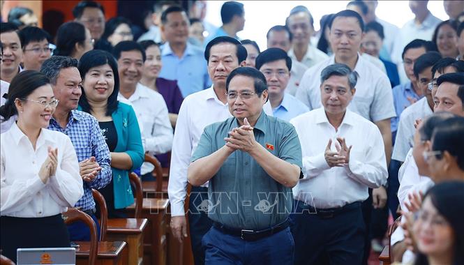 Thủ tướng tiếp xúc cử tri lãnh đạo các xã, phường của thành phố Cần Thơ- Ảnh 2. Thủ tướng tiếp xúc cử tri lãnh đạo các xã, phường của thành phố Cần Thơ- Ảnh 2.