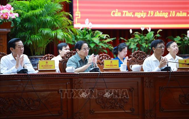 Thủ tướng tiếp xúc cử tri lãnh đạo các xã, phường của thành phố Cần Thơ- Ảnh 3. Thủ tướng tiếp xúc cử tri lãnh đạo các xã, phường của thành phố Cần Thơ- Ảnh 3.