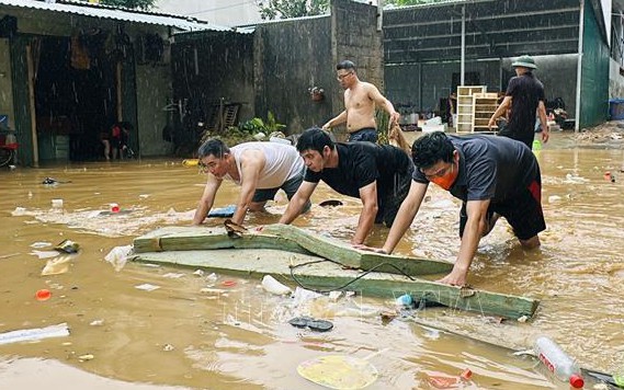 Tiếp tục đóng cửa xả thủy điện Tuyên Quang ứng phó với mưa lớn- Ảnh 3.