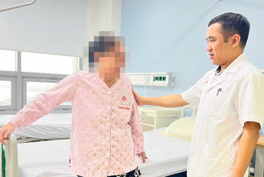 Phẫu thuật cắt đa tạng tiểu khung, loại bỏ ung thư trực tràng tái phát- Ảnh 3.