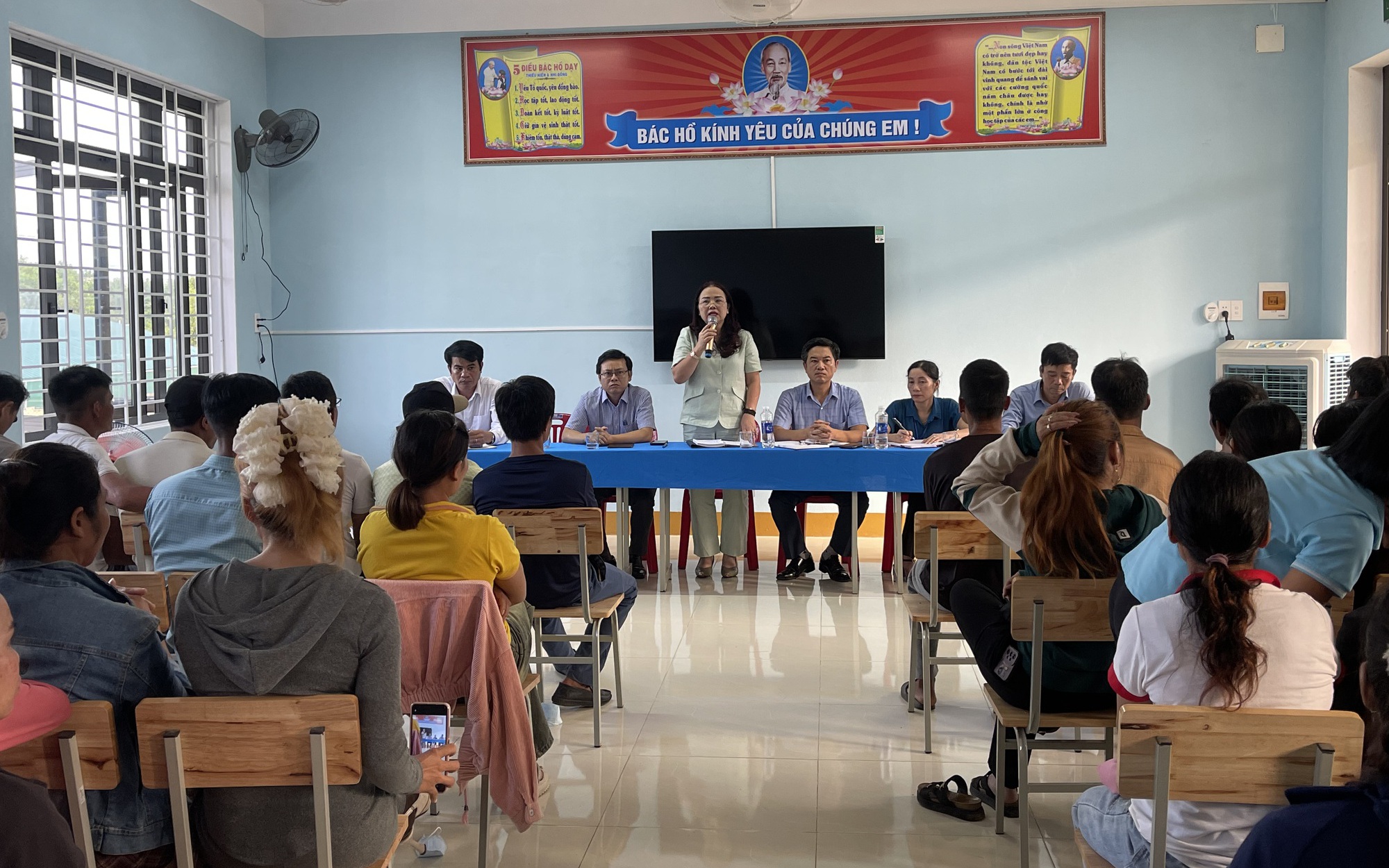 Vụ 40 học sinh nghi ngộ độc thực phẩm: Đề nghị đình chỉ Phó hiệu trưởng