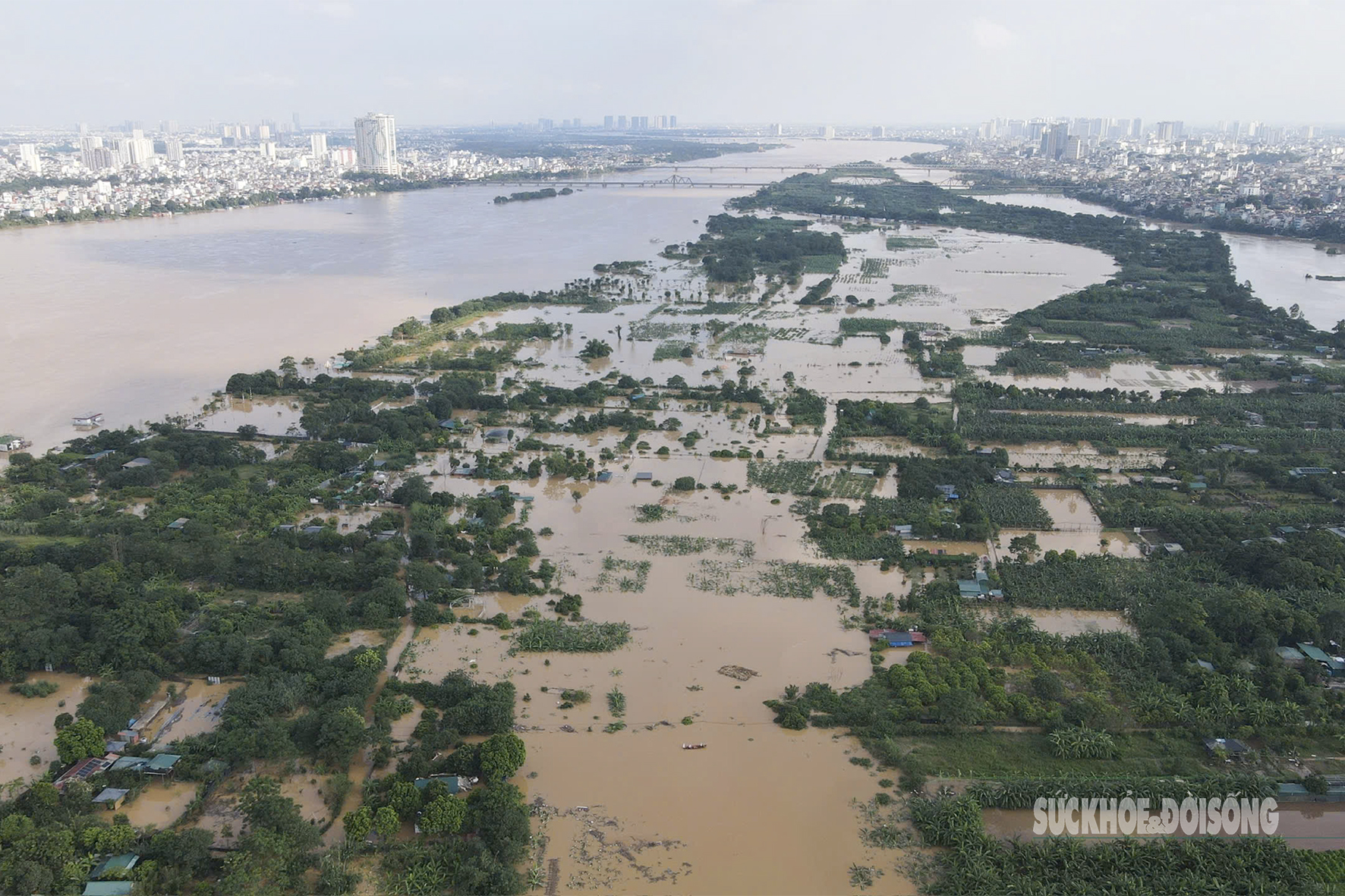 Nhà cửa, hoa màu chìm trong biển nước sau bão số 10- Ảnh 1. Nhà cửa, hoa màu chìm trong biển nước sau bão số 10- Ảnh 1.
