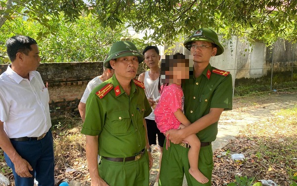 Giải cứu thành công cháu bé 4 tuổi bị bố đẻ đe dọa treo cổ