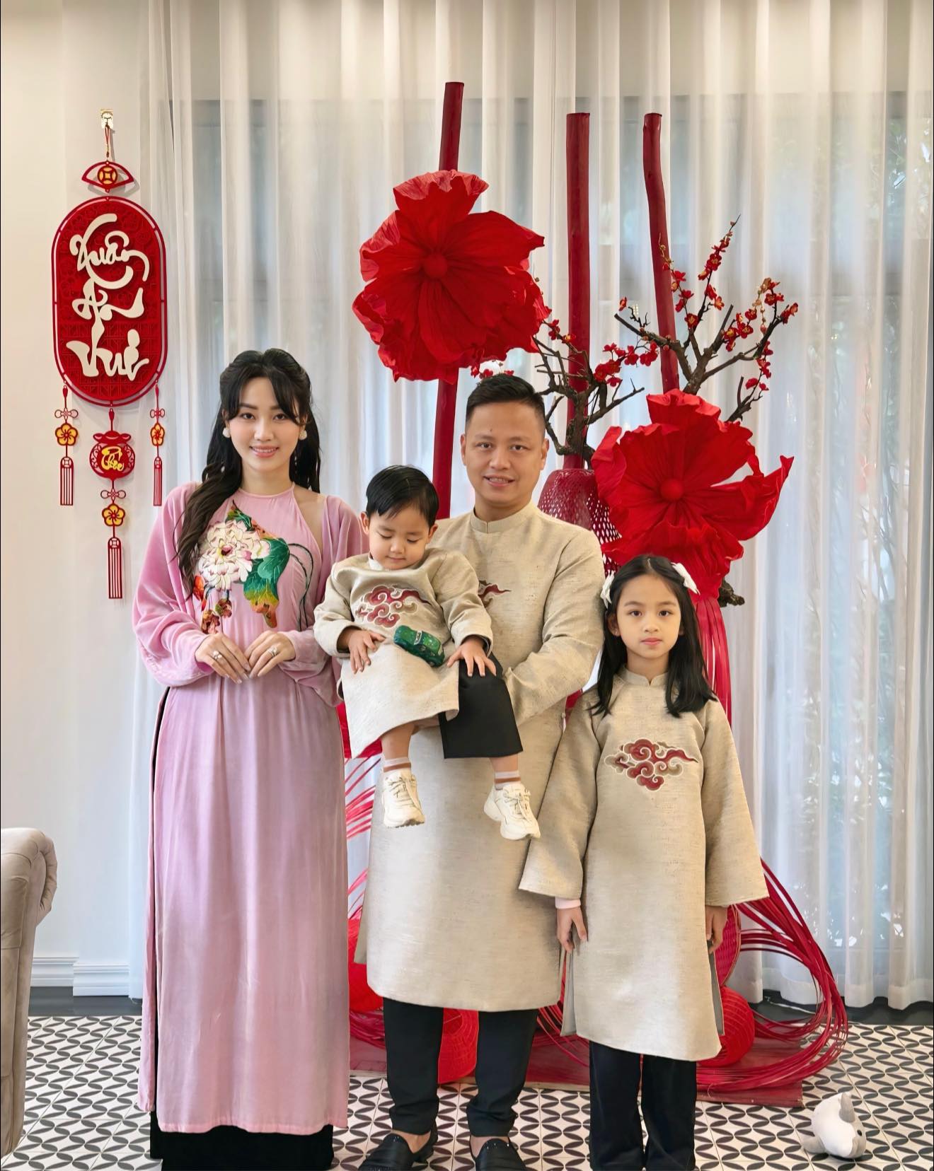 Á hậu quê Hải Phòng lấy chồng doanh nhân giàu có khi vừa đăng quang, hiện cuộc sống ra sao?- Ảnh 5. Á hậu quê Hải Phòng lấy chồng doanh nhân giàu có khi vừa đăng quang, hiện cuộc sống ra sao?- Ảnh 5.