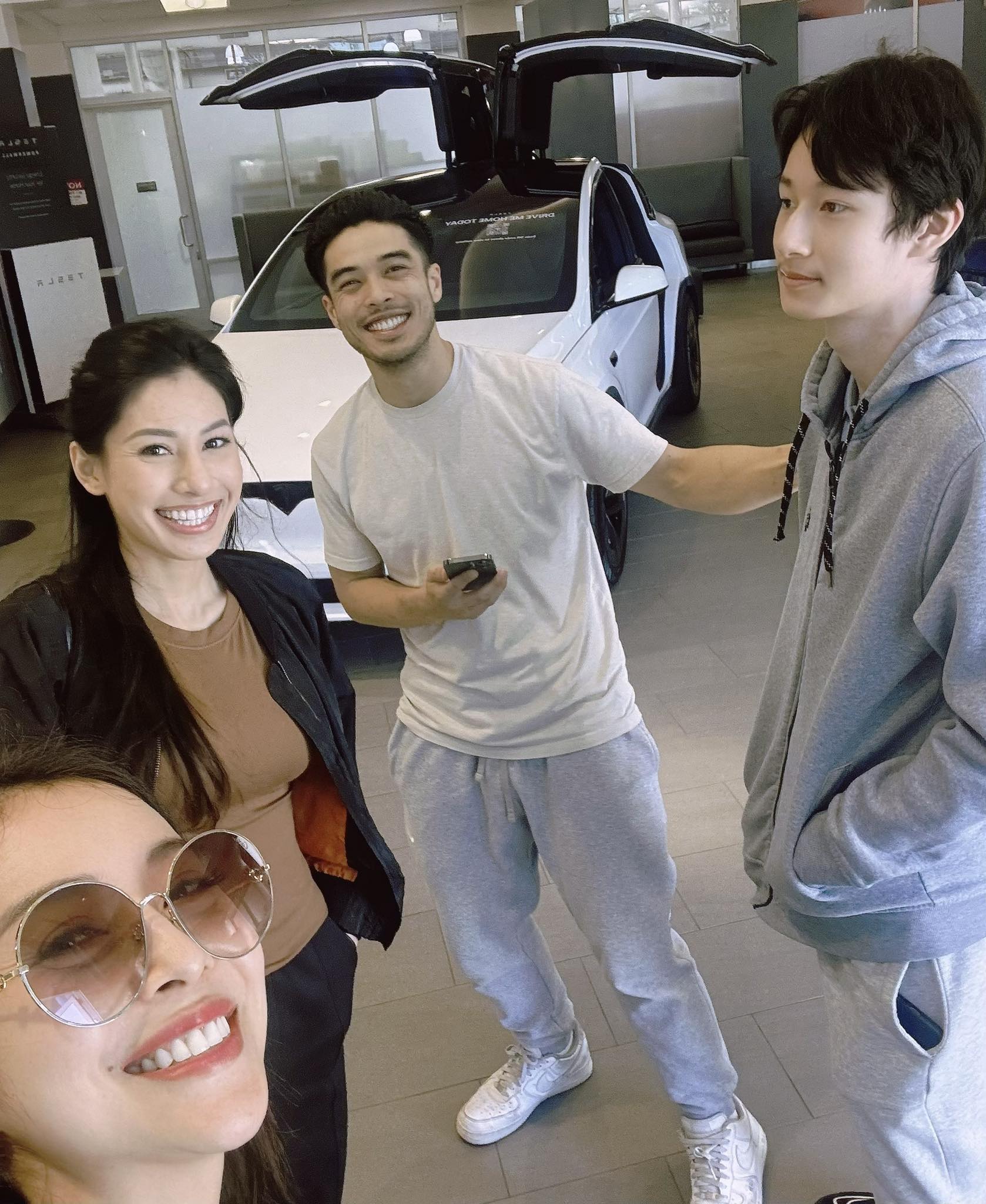 Con trai cả Jennifer Phạm được mẹ tặng ô tô để đi học- Ảnh 3. Con trai cả Jennifer Phạm được mẹ tặng ô tô để đi học- Ảnh 3.