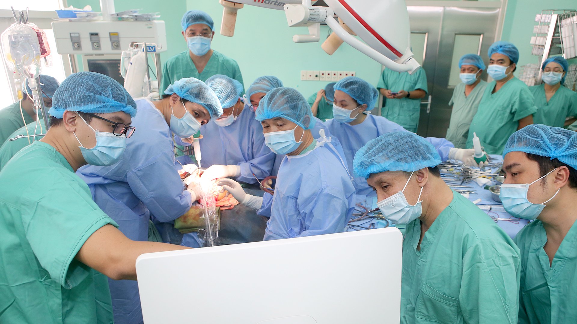 Thầy thuốc Việt Nam làm chủ nhiều kỹ thuật khó, nâng tầm thương hiệu y tế nước nhà với thế giới- Ảnh 2. Thầy thuốc Việt Nam làm chủ nhiều kỹ thuật khó, nâng tầm thương hiệu y tế nước nhà với thế giới- Ảnh 2.