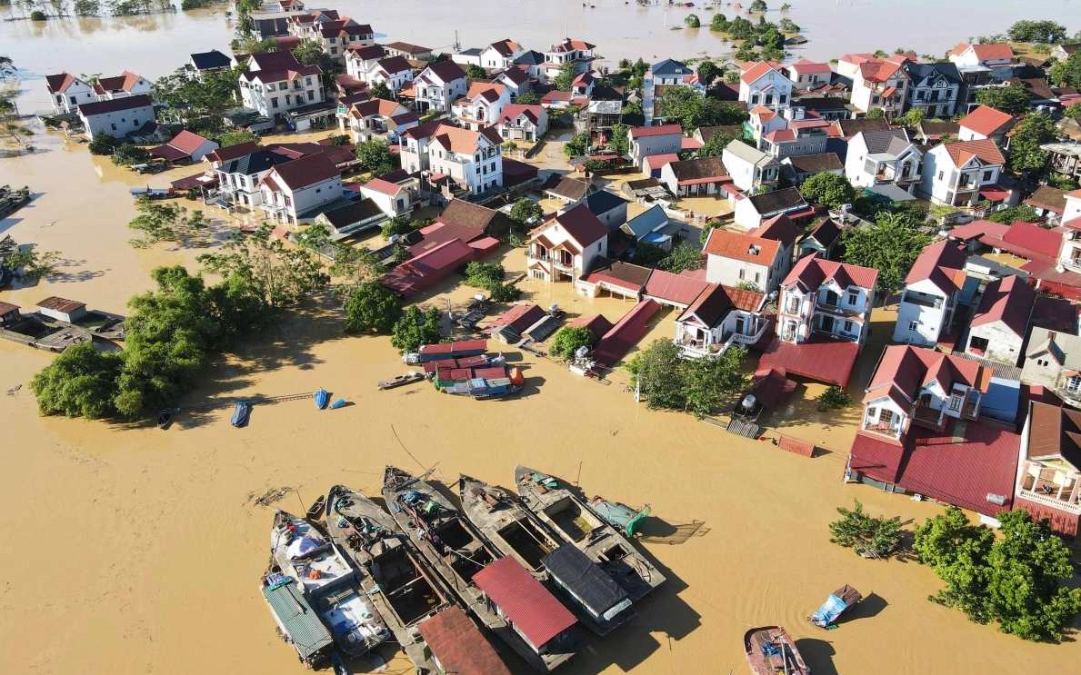 Bão Fengshen tăng lên cấp 12 và suy yếu dần khi vào gần bờ- Ảnh 1.