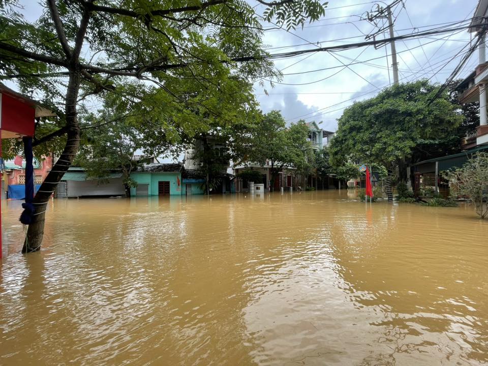 Cảnh báo lũ trên các sông từ Quảng Trị đến Quảng Ngãi gây ngập lụt sâu- Ảnh 2.