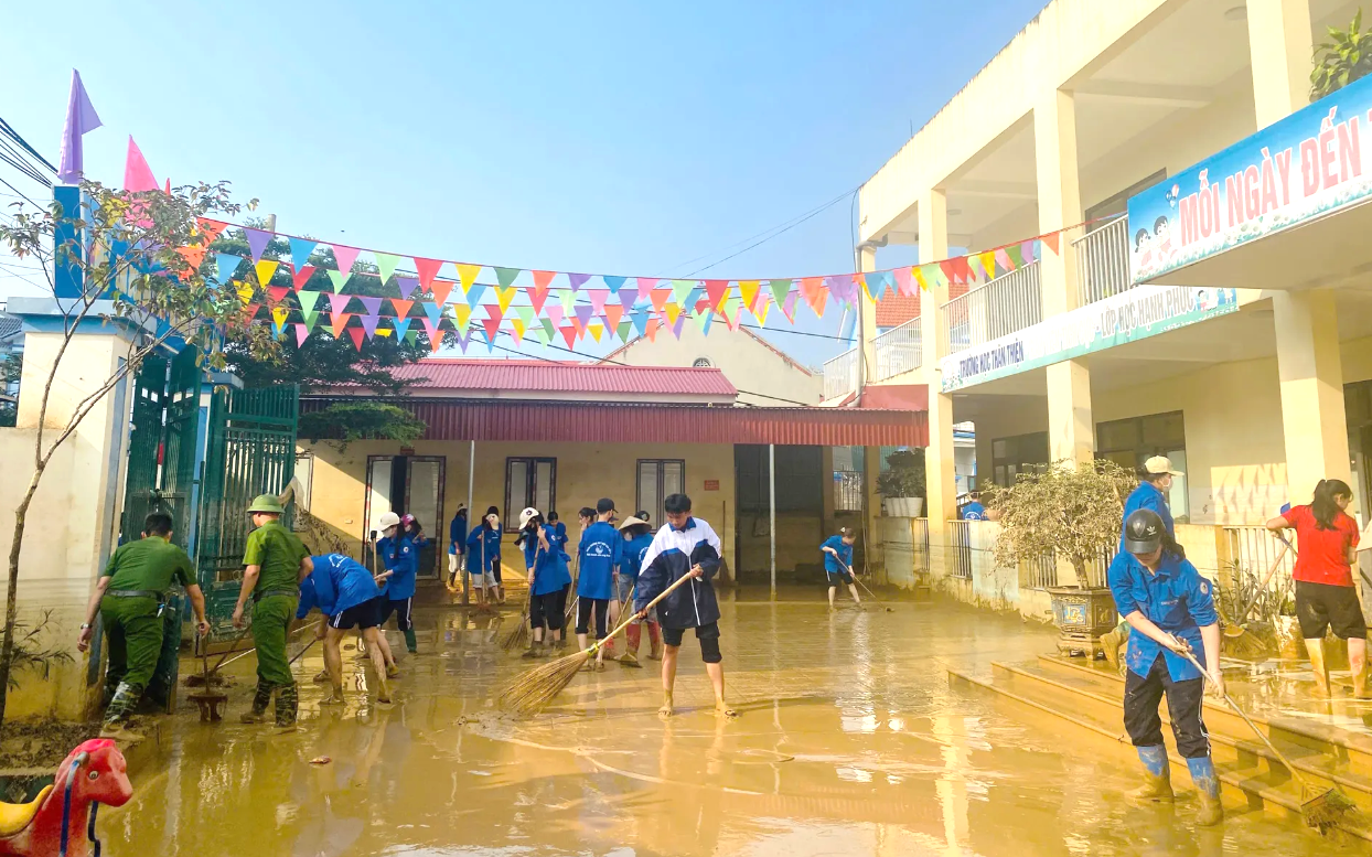 Trường học miền Trung sẵn sàng học trực tuyến trước bão số 12