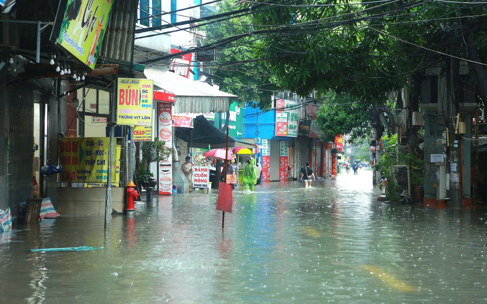 Đảm bảo an toàn hệ thống đê điều ứng phó bão số 12 và mưa lũ- Ảnh 3.