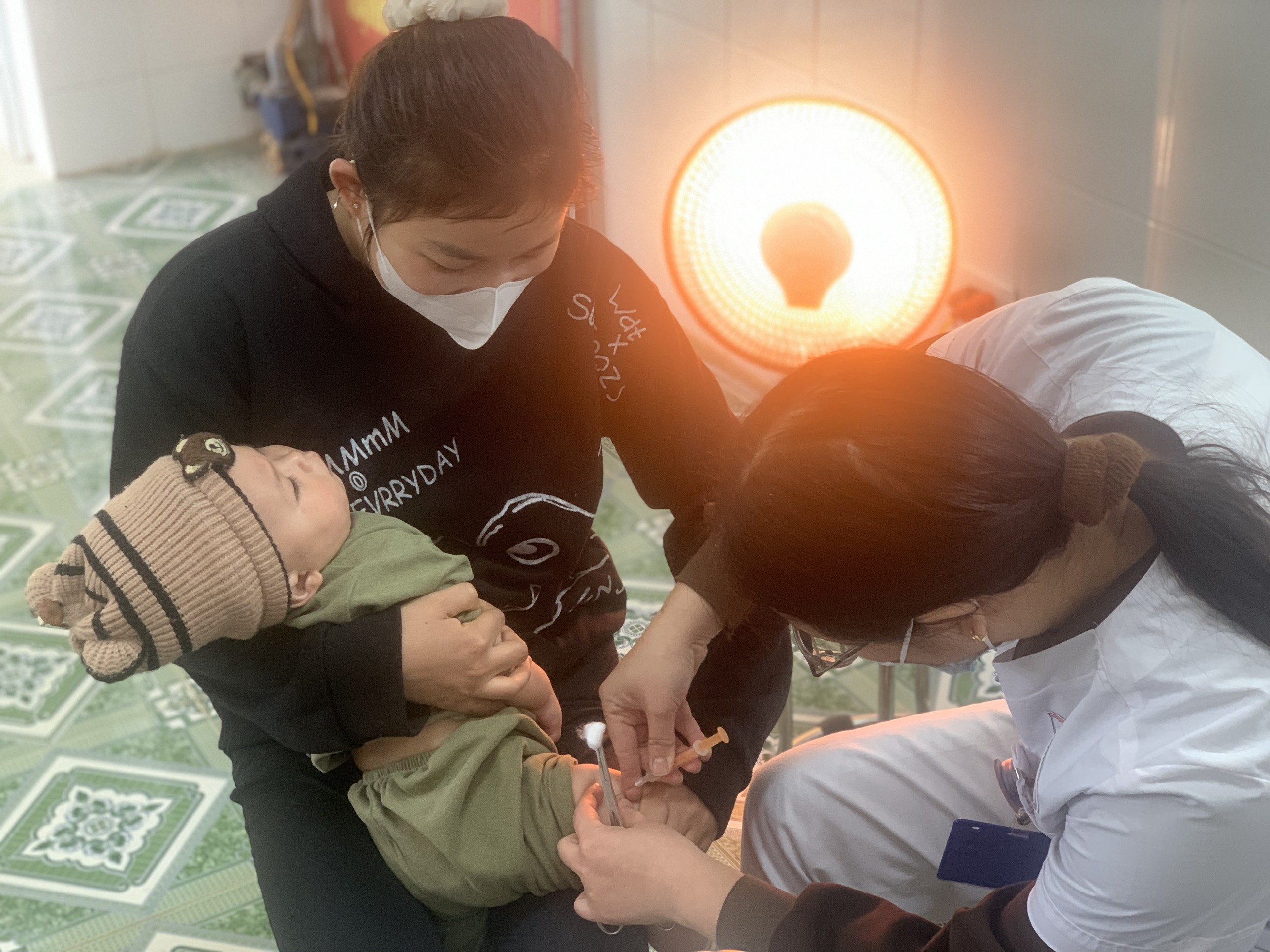 Lịch tiêm chủng cho trẻ từ 0 – 24 tháng tuổi cha mẹ cần lưu ý- Ảnh 1.