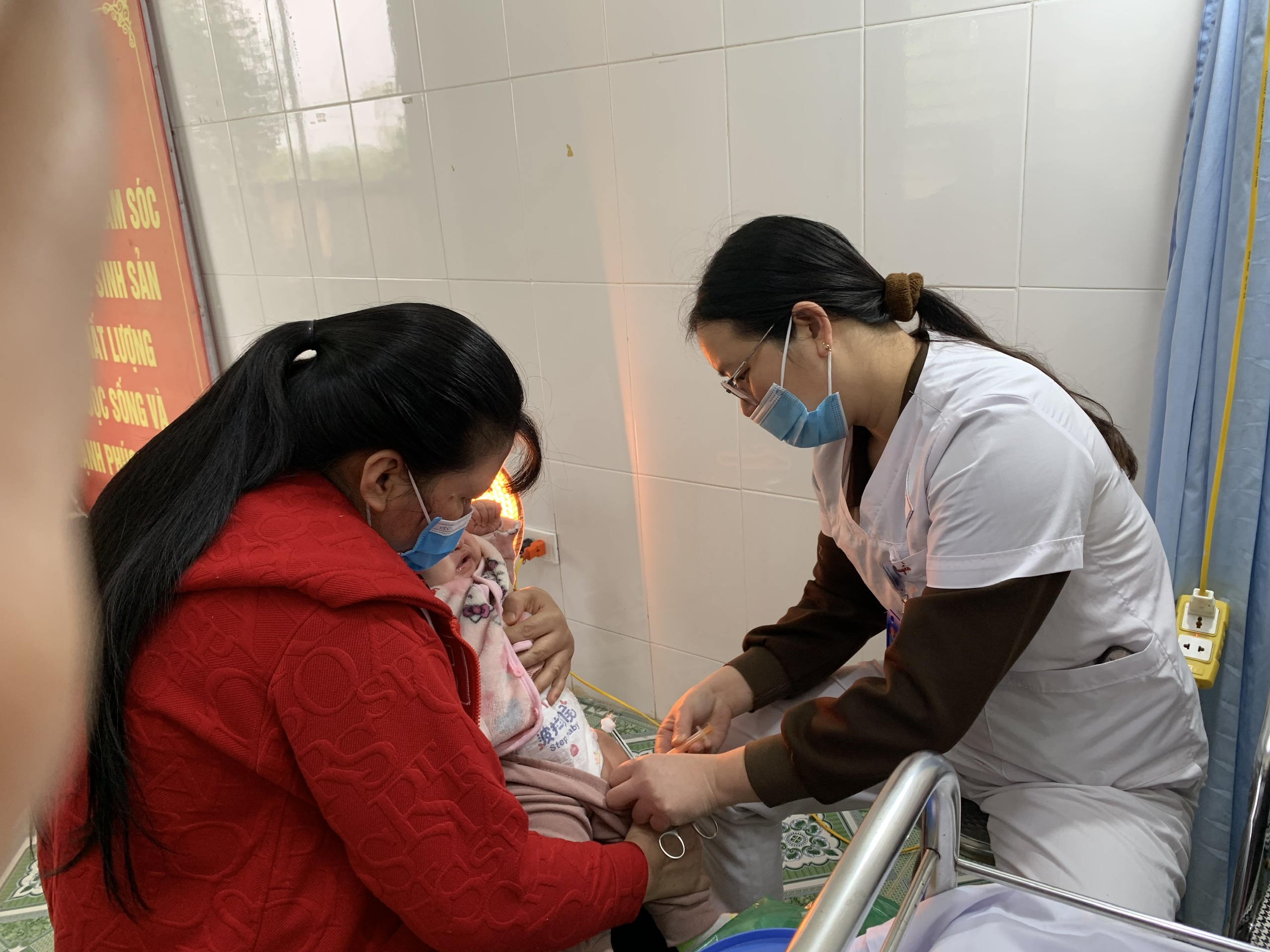 Lịch tiêm chủng cho trẻ từ 0 – 24 tháng tuổi cha mẹ cần lưu ý- Ảnh 2.