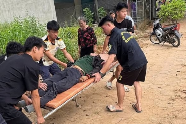 Cứu người đàn ông mắc đái tháo đường hôn mê, ngã gục trên vỉa hè- Ảnh 1. Cứu người đàn ông mắc đái tháo đường hôn mê, ngã gục trên vỉa hè- Ảnh 1.