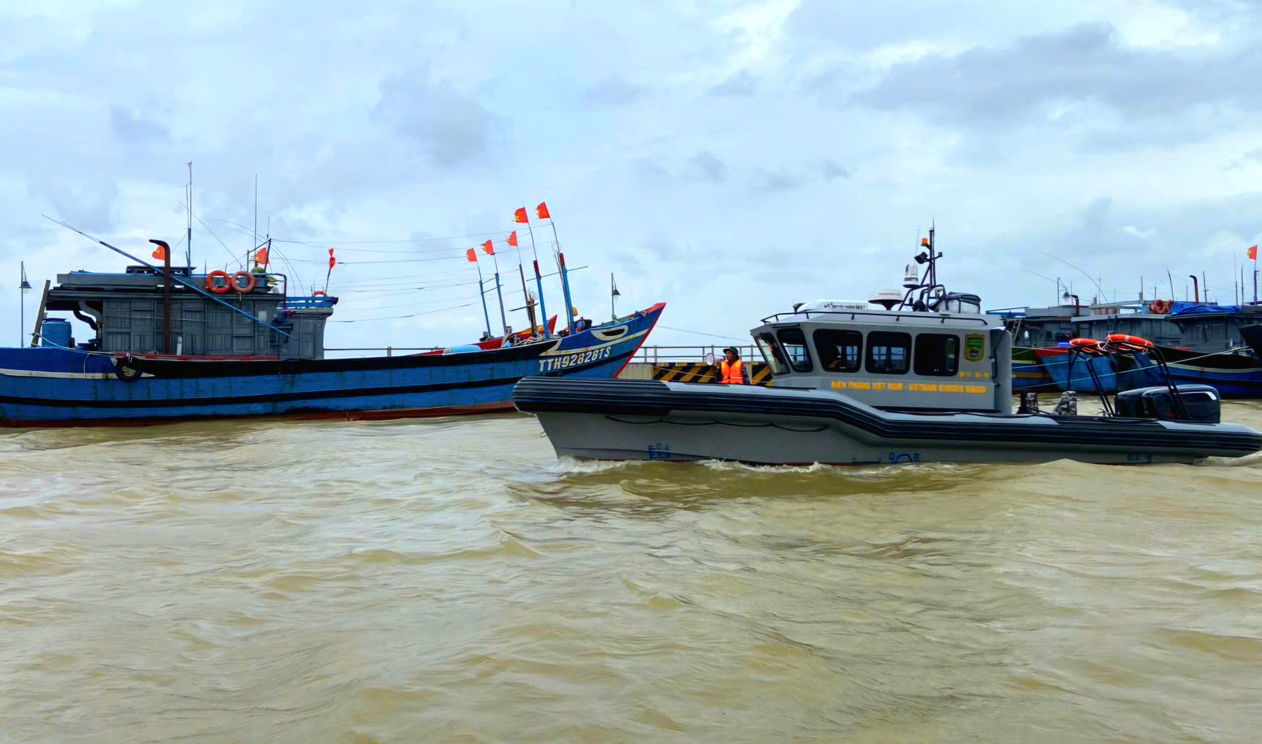 Huế dự báo mưa lớn, biên phòng triển khai ứng phó bão số 12- Ảnh 2.