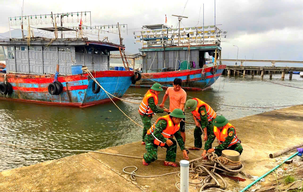 Huế dự báo mưa lớn, biên phòng triển khai ứng phó bão số 12- Ảnh 1.