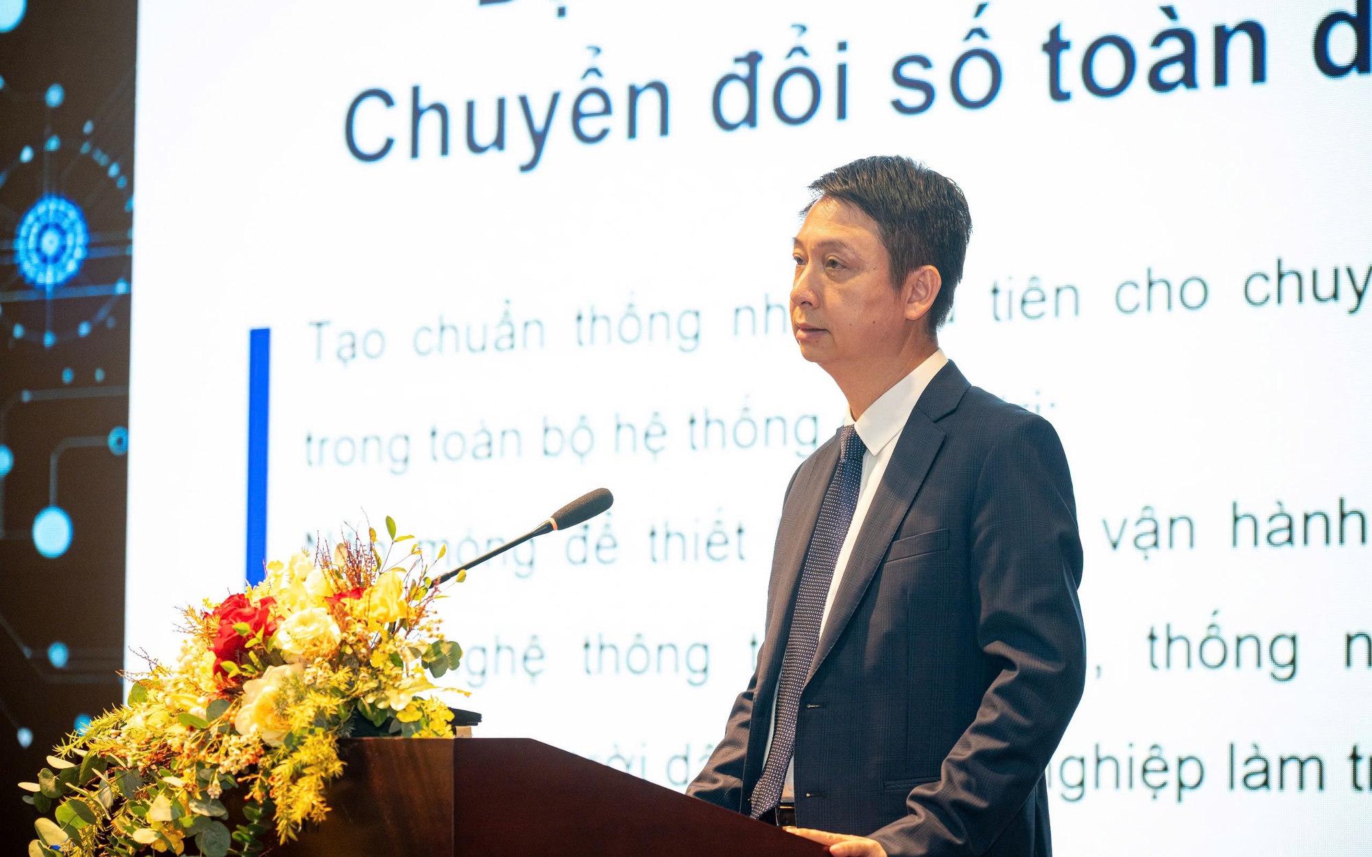 Kỳ 1: Dùng AI dự báo bão: Bước ngoặt của khoa học khí tượng Việt Nam- Ảnh 9. Kỳ 1: Dùng AI dự báo bão: Bước ngoặt của khoa học khí tượng Việt Nam - Ảnh 9.