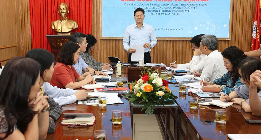 Thứ trưởng Thường trực Vũ Mạnh Hà làm việc với Trung tâm Truyền thông - Giáo dục Sức khỏe TW- Ảnh 1.