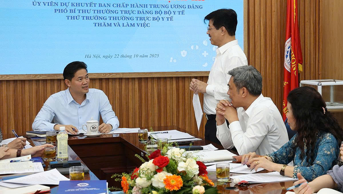 Thứ trưởng Thường trực Vũ Mạnh Hà làm việc với Trung tâm Truyền thông - Giáo dục Sức khỏe TW- Ảnh 2.