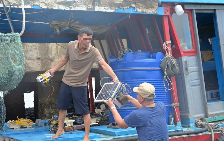 Quảng Ninh: Nhiều tàu cá cố tình tháo thiết bị giám sát hành trình để khai thác thủy sản trái phép- Ảnh 1. Quảng Ninh: Nhiều tàu cá cố tình tháo thiết bị giám sát hành trình để khai thác thủy sản trái phép- Ảnh 1.