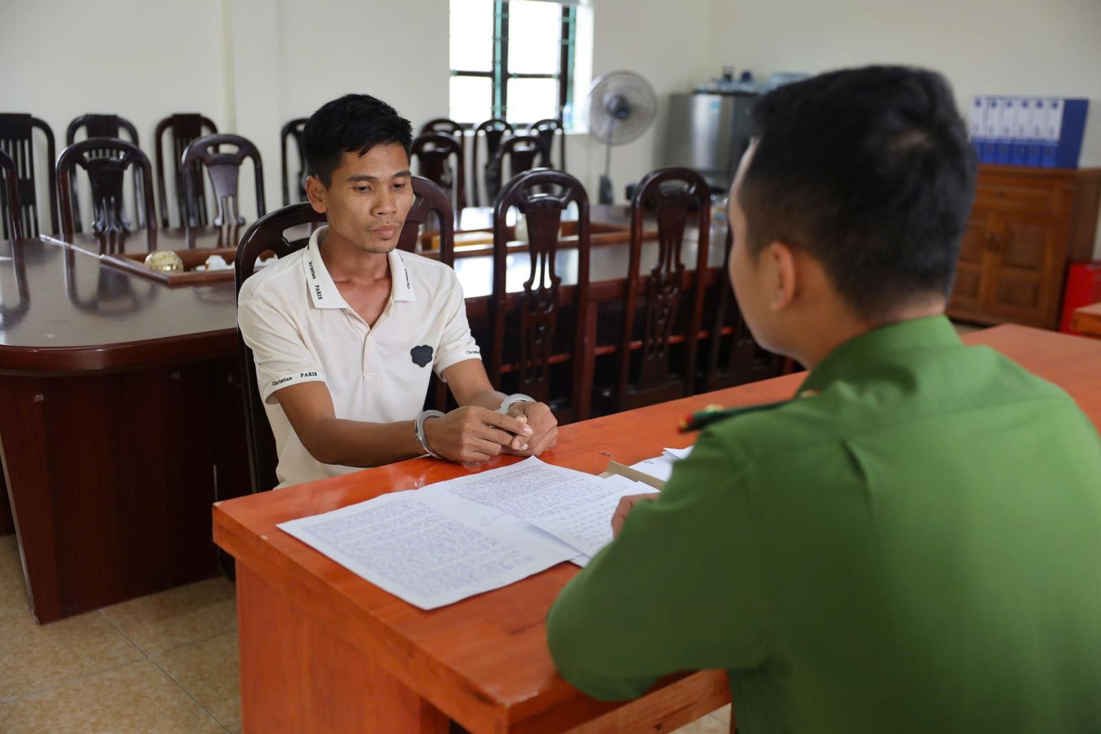 Cuộc điện thoại từ số lạ tự xưng 'chú Nam' và cú lừa 100 triệu đồng- Ảnh 1. Cuộc điện thoại từ số lạ tự xưng 'chú Nam' và cú lừa 100 triệu đồng- Ảnh 1.