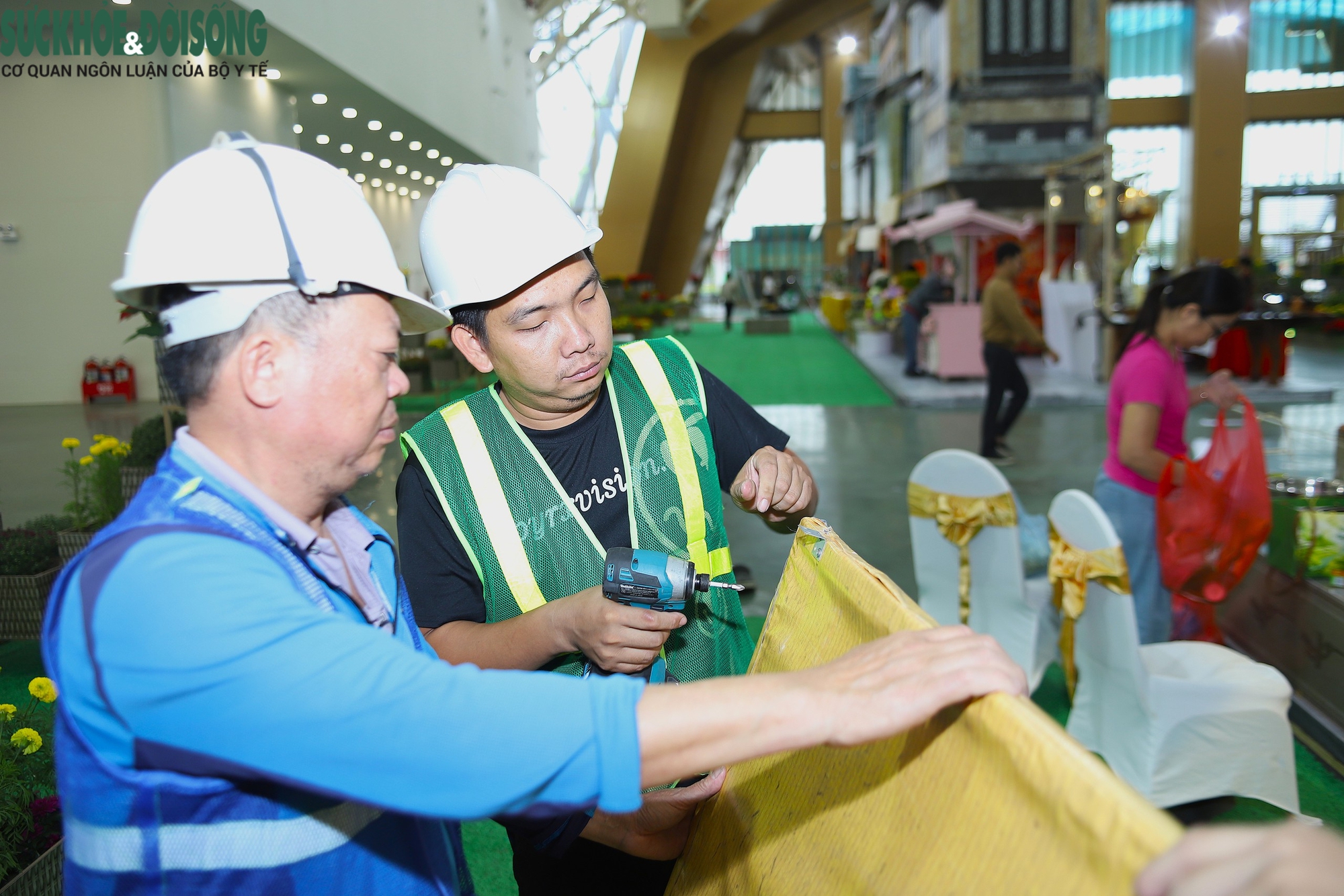 Các gian hàng gấp rút hoàn thiện trước ngày khai mạc Hội chợ Mùa Thu 2025- Ảnh 8. Các gian hàng gấp rút hoàn thiện trước ngày khai mạc Hội chợ Mùa Thu 2025- Ảnh 8.