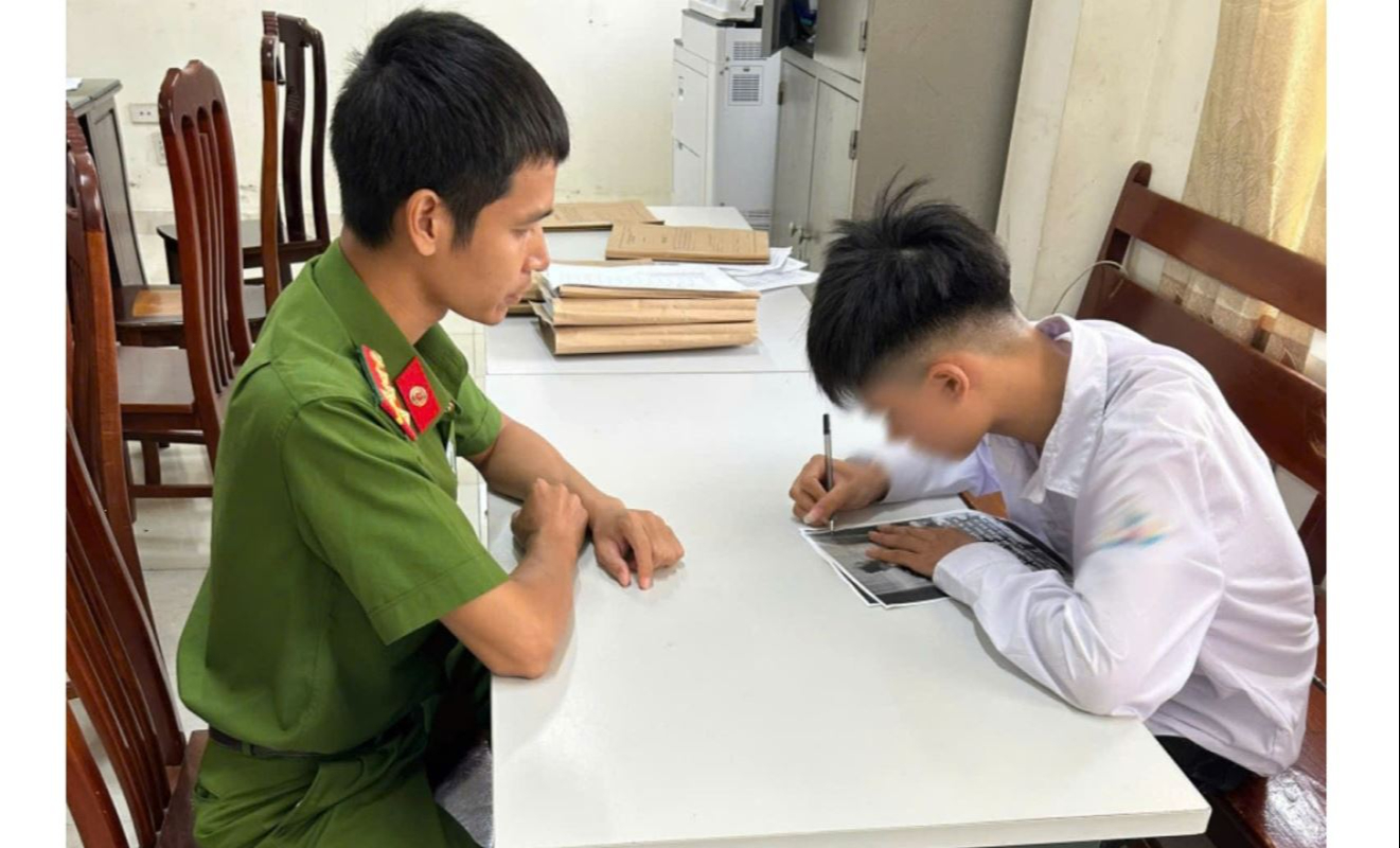 Nam sinh cấp 3 đăng tải video lên TikTok rủ thanh niên, học sinh đua xe trái phép- Ảnh 2. Nam sinh cấp 3 đăng tải video lên TikTok rủ thanh niên, học sinh đua xe trái phép- Ảnh 2.