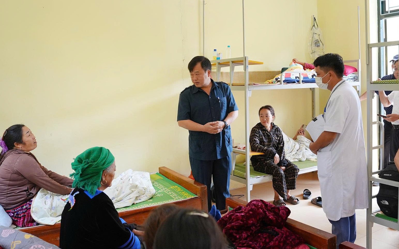 Nối thành công cổ chân gần đứt rời sau tai nạn giao thông- Ảnh 3. Điện Biên xuất hiện chùm ca bệnh lỵ, 1 người tử vong