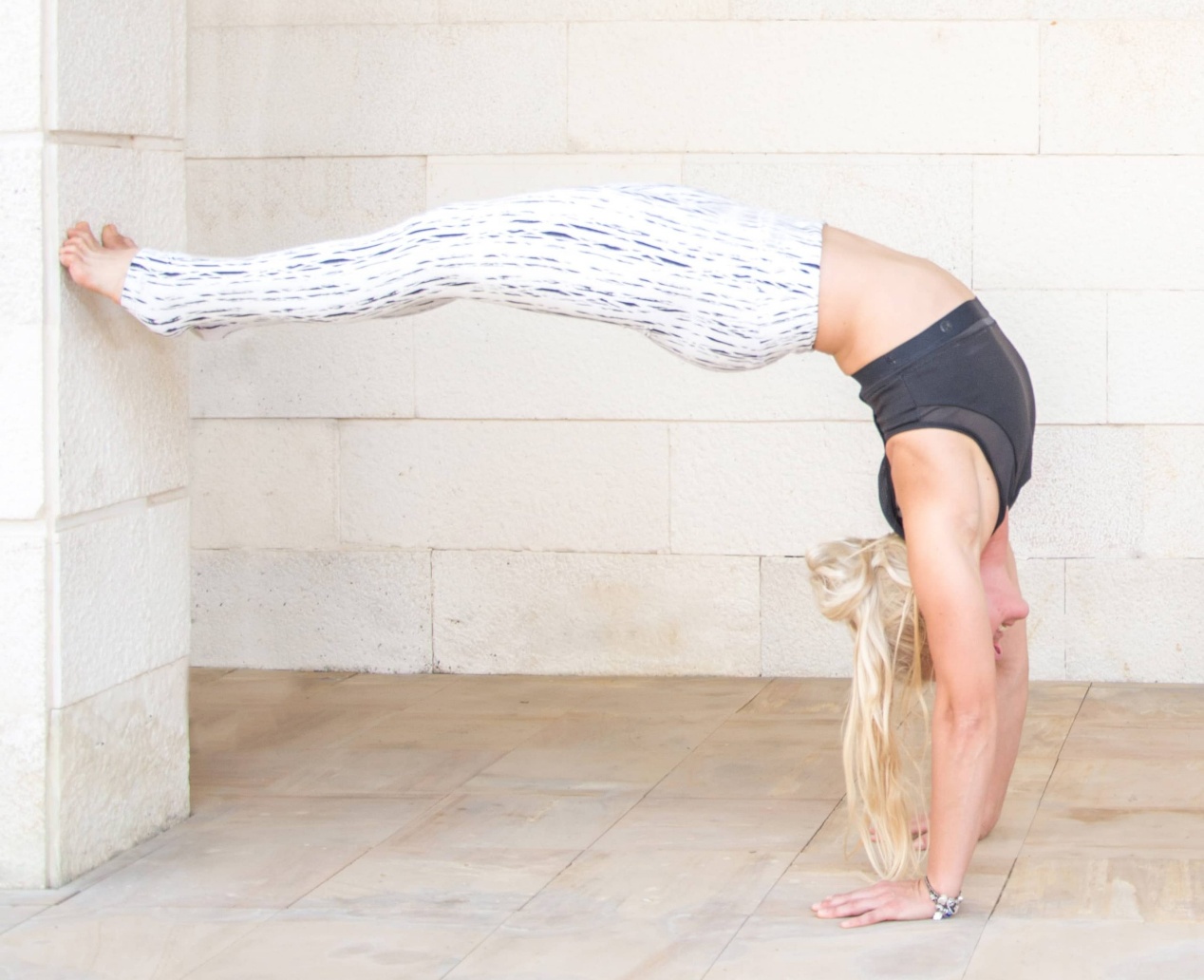 Cảnh báo 3 tư thế yoga đảo ngược gây nguy cơ đột quỵ- Ảnh 4. Cảnh báo 3 tư thế yoga đảo ngược gây nguy cơ đột quỵ- Ảnh 4.