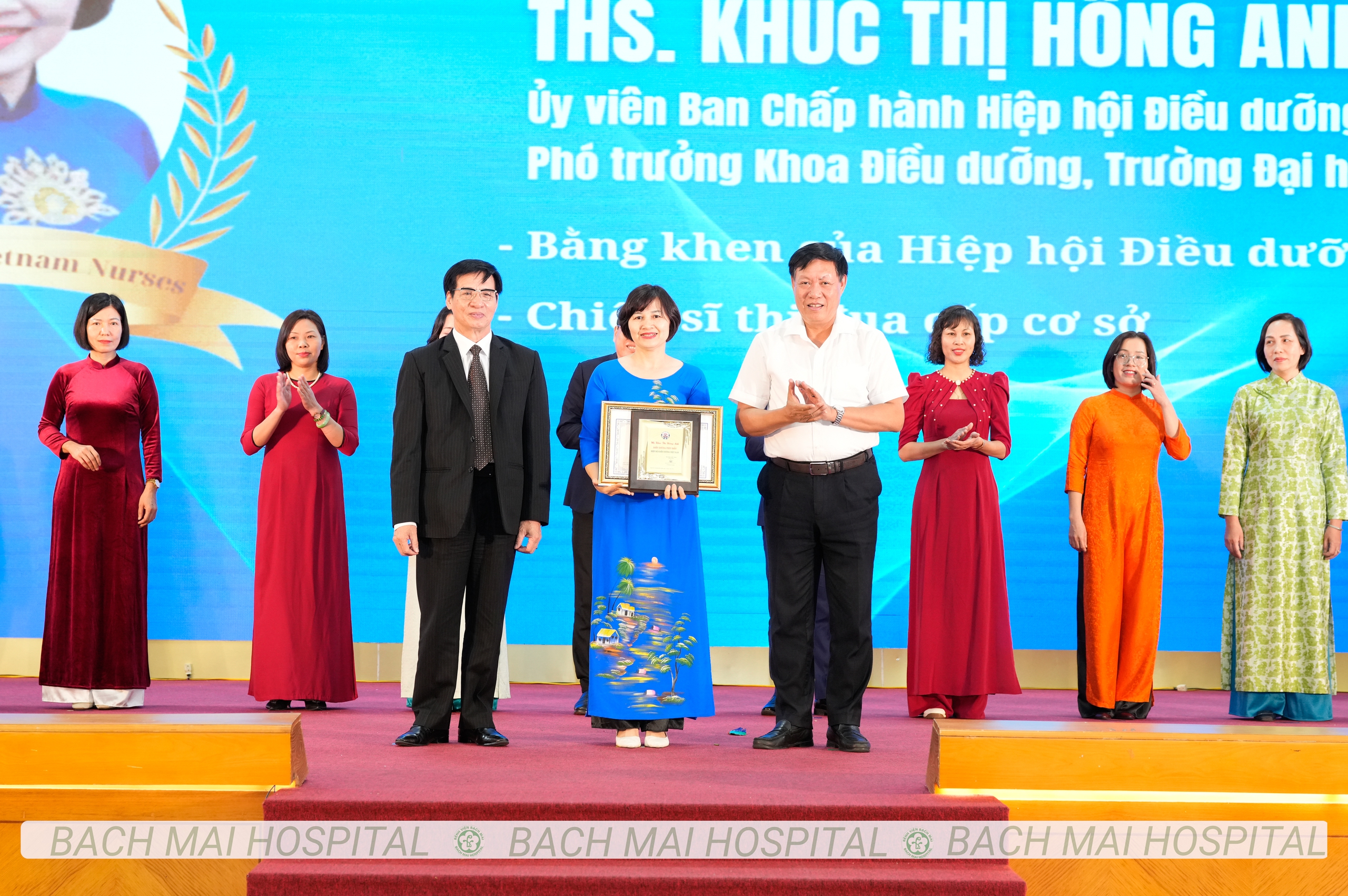 Điều dưỡng là 'bàn tay nắm chặt khi bệnh nhân đau đớn, ở lại khi họ tuyệt vọng'- Ảnh 5. Điều dưỡng là 'bàn tay nắm chặt khi bệnh nhân đau đớn, ở lại khi họ tuyệt vọng'- Ảnh 5.