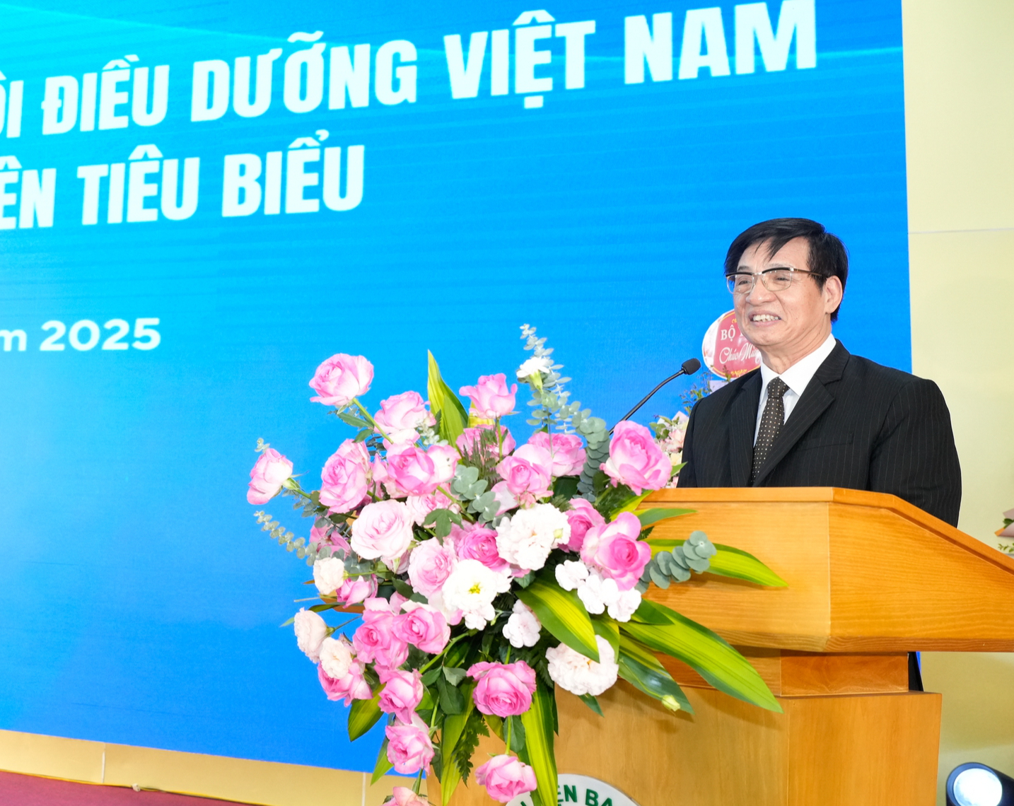 Điều dưỡng là 'bàn tay nắm chặt khi bệnh nhân đau đớn, ở lại khi họ tuyệt vọng'- Ảnh 2. Điều dưỡng là 'bàn tay nắm chặt khi bệnh nhân đau đớn, ở lại khi họ tuyệt vọng'- Ảnh 2.
