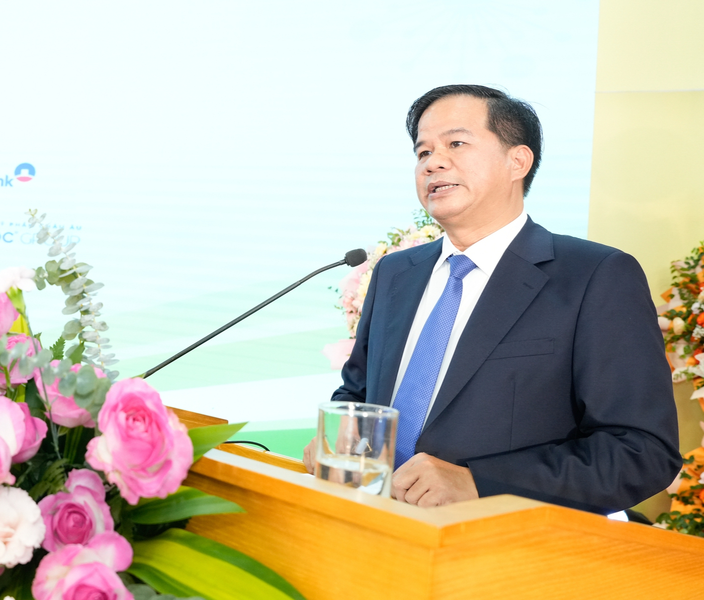 Điều dưỡng là 'bàn tay nắm chặt khi bệnh nhân đau đớn, ở lại khi họ tuyệt vọng'- Ảnh 3. Điều dưỡng là 'bàn tay nắm chặt khi bệnh nhân đau đớn, ở lại khi họ tuyệt vọng'- Ảnh 3.