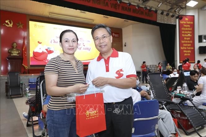 Khơi dậy sức mạnh cộng đồng và tinh thần yêu nước từ phong trào hiến máu tình nguyện- Ảnh 2. Khơi dậy sức mạnh cộng đồng và tinh thần yêu nước từ phong trào hiến máu tình nguyện- Ảnh 2.