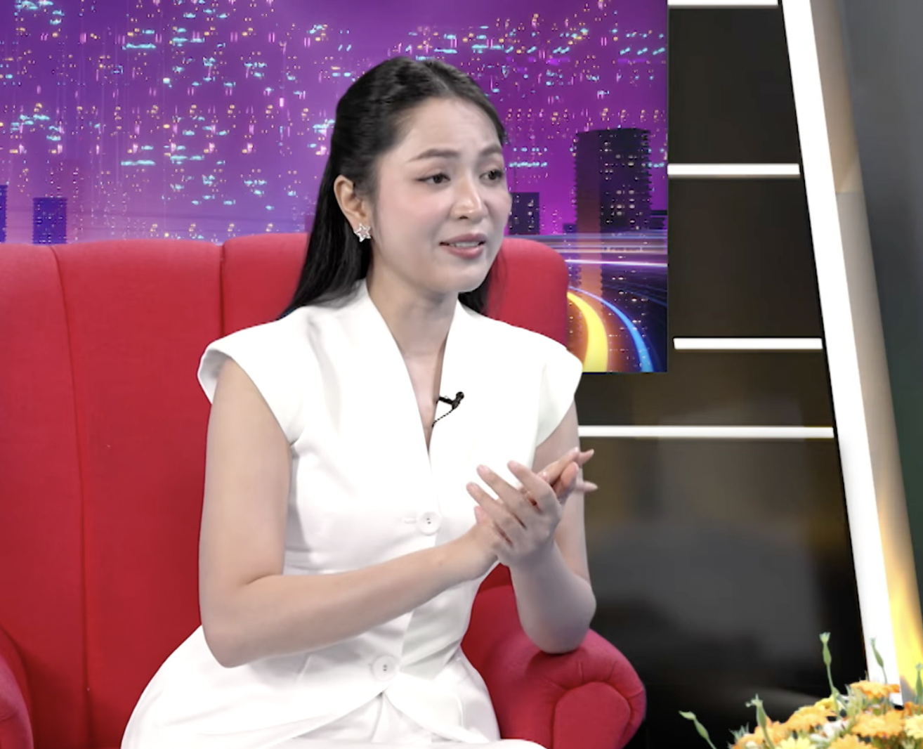 Giọng ca 'Viết tiếp câu chuyện hòa bình' tiết lộ quá khứ- Ảnh 1.