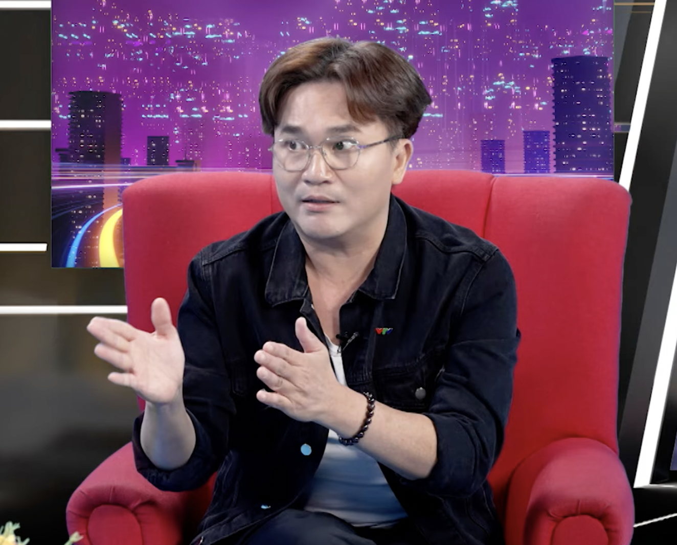 Giọng ca 'Viết tiếp câu chuyện hòa bình' tiết lộ quá khứ- Ảnh 2.