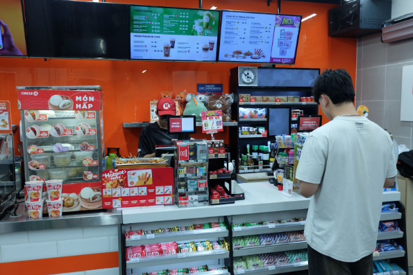 Làm việc ca đêm - cơ hội thu nhập hay vòng xoáy mệt mỏi với sinh viên?- Ảnh 1. Làm việc ca đêm - cơ hội thu nhập hay vòng xoáy mệt mỏi với sinh viên?- Ảnh 1.