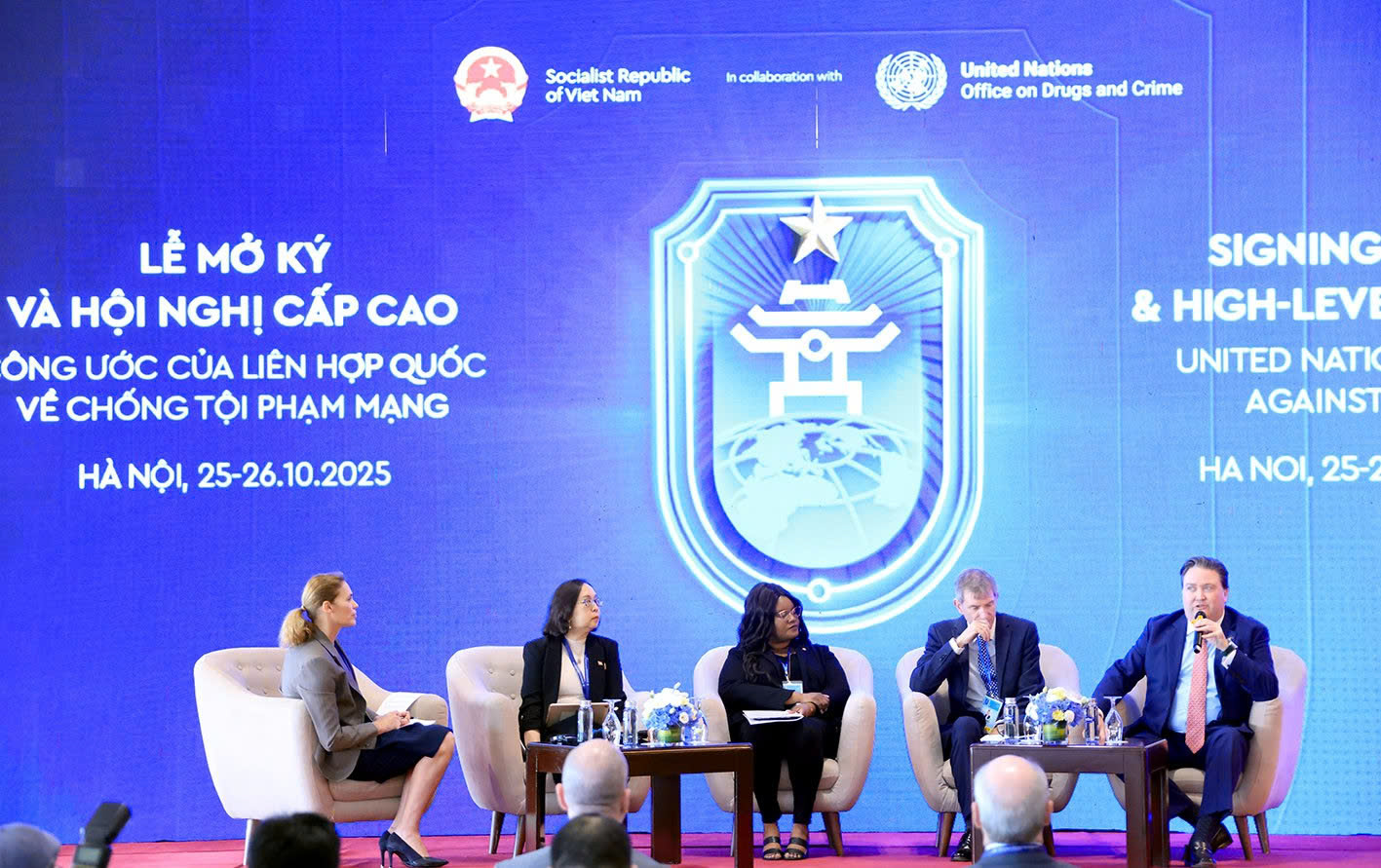 Thứ trưởng Bộ Y tế: Trong kỷ nguyên số, bảo vệ trẻ em không chỉ là việc của gia đình, mà là nhiệm vụ của toàn xã hội- Ảnh 3. Thứ trưởng Bộ Y tế: Trong kỷ nguyên số, bảo vệ trẻ em không chỉ là việc của gia đình, mà là nhiệm vụ của toàn xã hội- Ảnh 3.