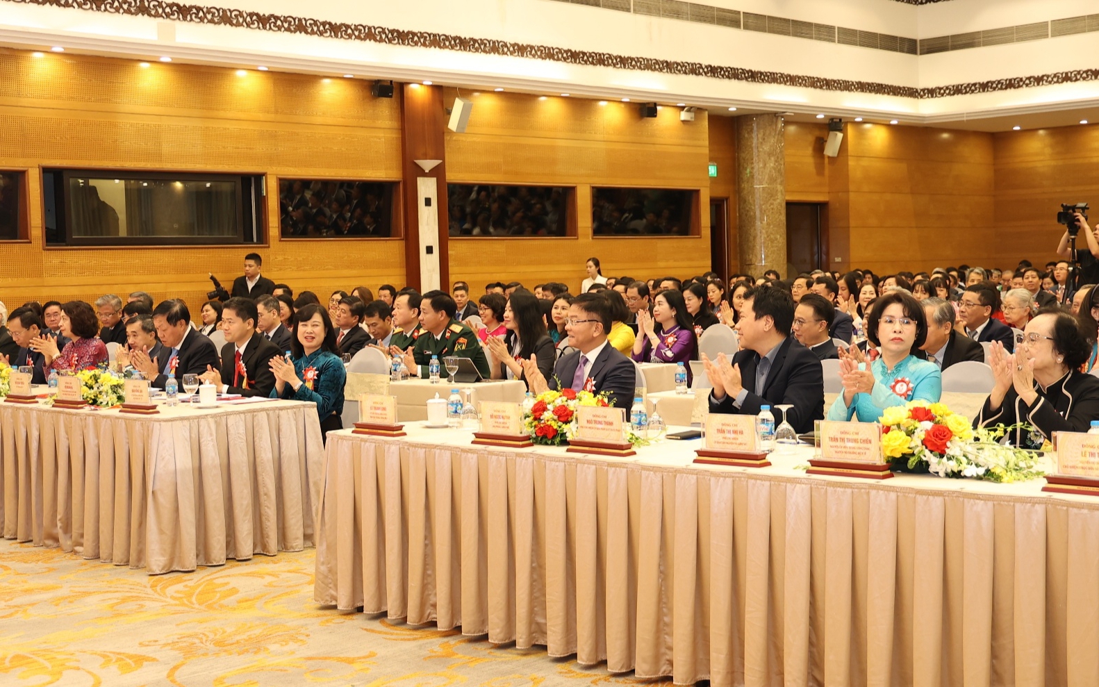 Phó Thủ tướng: Thành tích nổi bật trong phong trào thi đua ngành Y tế đóng góp quan trọng cho sự phát triển đất nước- Ảnh 16. Đại hội thi đua yêu nước ngành Y tế lần thứ VIII: Đoàn kết - Sáng tạo - Tự tin bước vào kỷ nguyên vươn mình