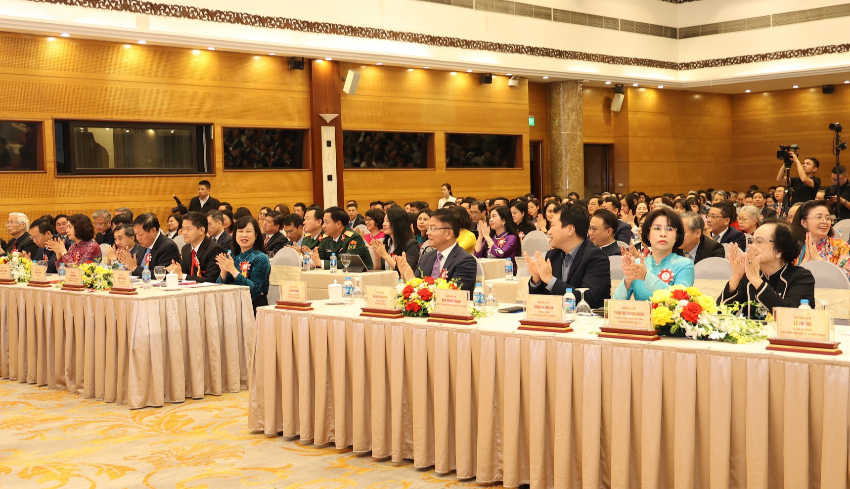 Đại hội thi đua yêu nước ngành Y tế lần thứ VIII: Đoàn kết - Sáng tạo - Tự tin bước vào kỷ nguyên vươn mình- Ảnh 1.