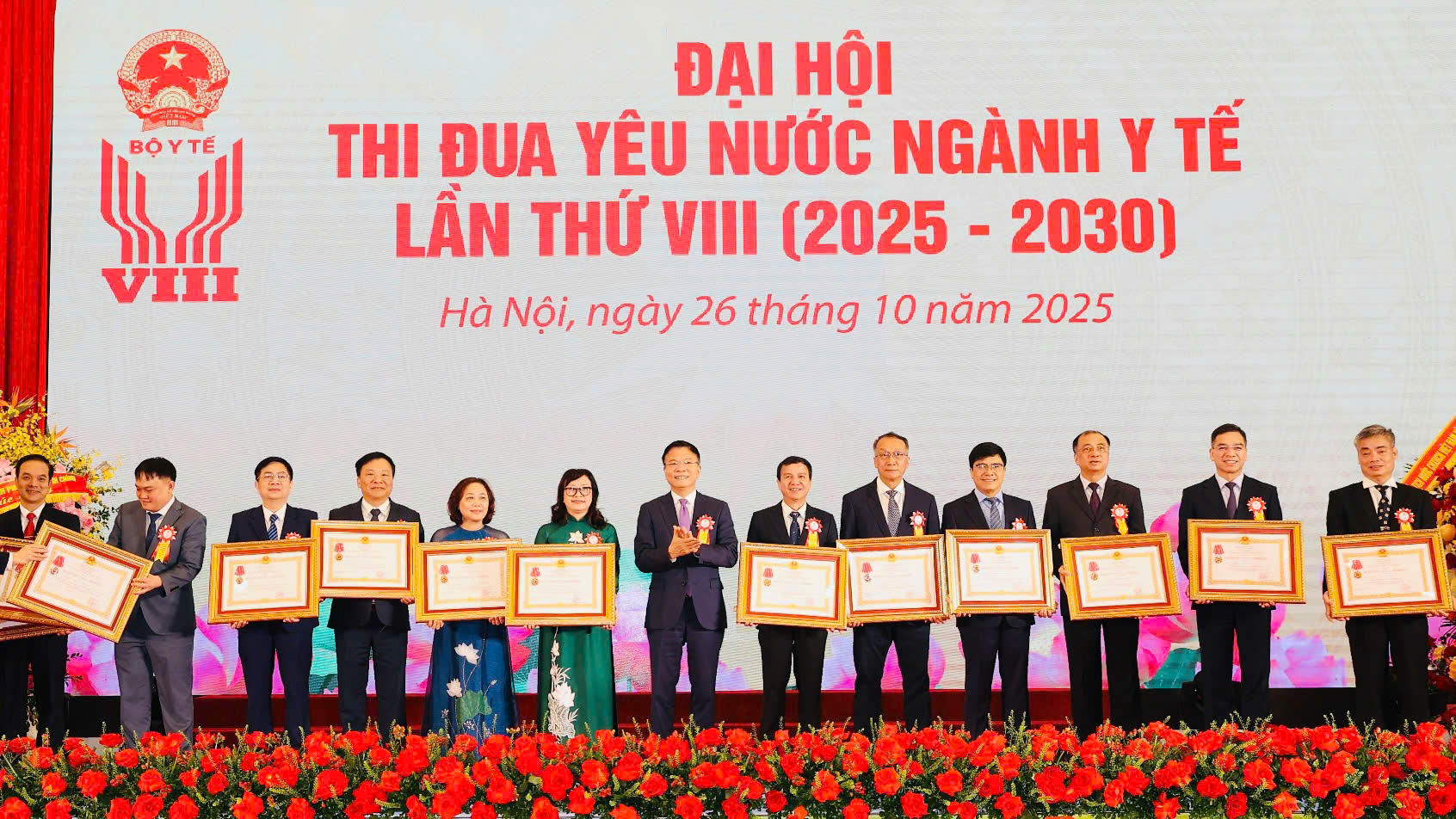 Phó Thủ tướng: Thành tích nổi bật trong phong trào thi đua ngành Y tế đóng góp quan trọng cho sự phát triển đất nước- Ảnh 12. Phó Thủ tướng: Thành tích nổi bật trong phong trào thi đua ngành Y tế đóng góp quan trọng cho sự phát triển đất nước- Ảnh 12.